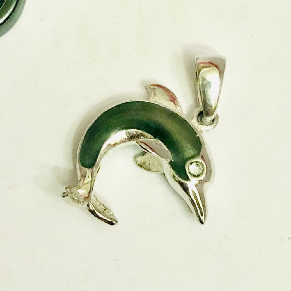 ❣️4/$15 925 Signed Green Enamel Dolphin Pendant